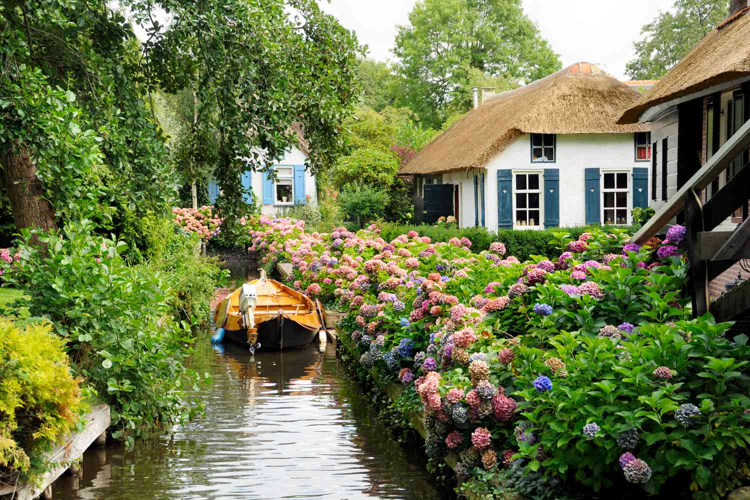 Giethoorn - There is no road in the village!
