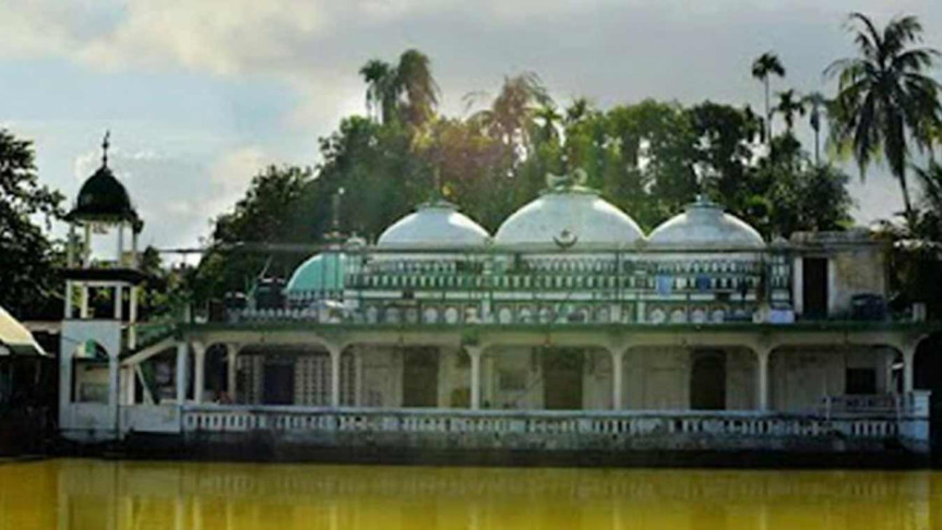 Daroga Bari Mosque is a beautiful ancient structure of Comilla